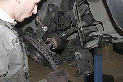 Замена стоек стабилизатора (задних) в техцентре санрено